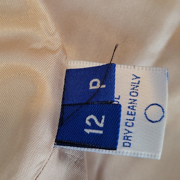 AUSTIN REED BLACK WOOL BLAZER, SIZE 12P - Picture 9 of 12